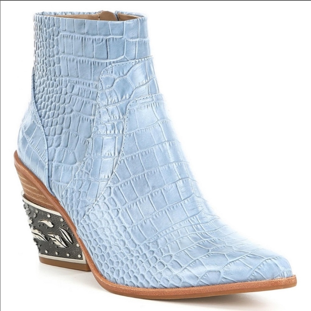 Gianni Bini blue boots